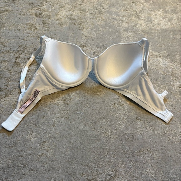 Victoria’s Secret White Leaf Embossed T-Shirt Lightly Lined Demi Bra Size 32DD - Picture 10 of 13